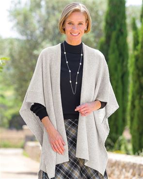 Autumn-knitwear-ladies-cape-silver